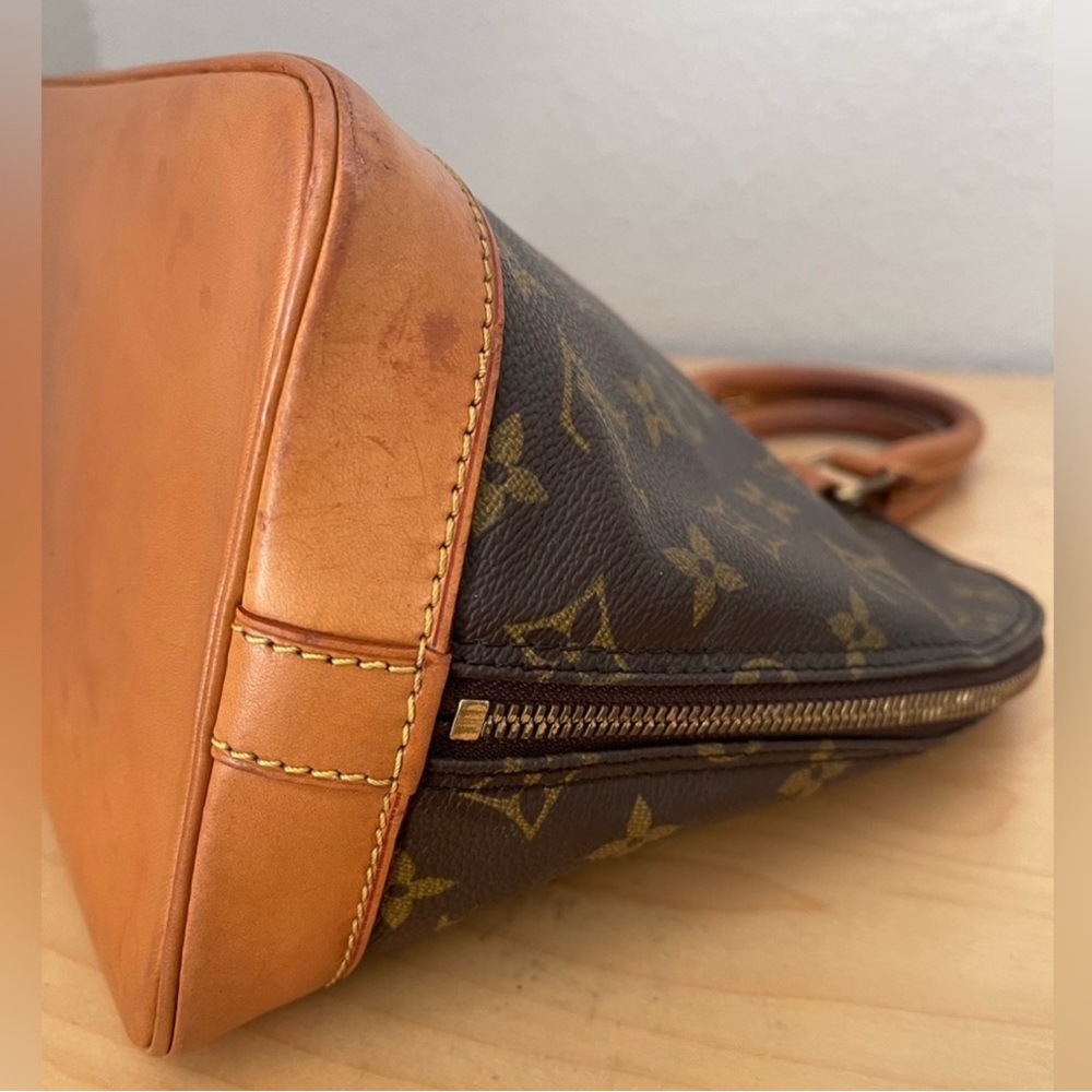 🔥Authentic Louis Vuitton Alma PM Monogram Handbag🔥 - Picture 3 of 15